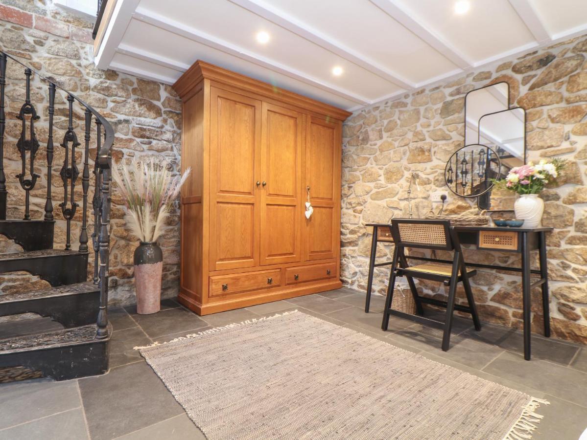 Вилла The Hayloft Хелстон Экстерьер фото